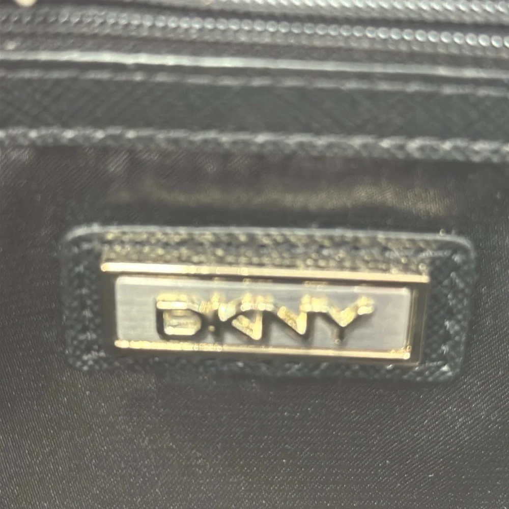 DKNY T&C W/D Town Country Classic Hardware Bag Purse Clutch Wristlet